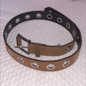 Hinge brown suede belt